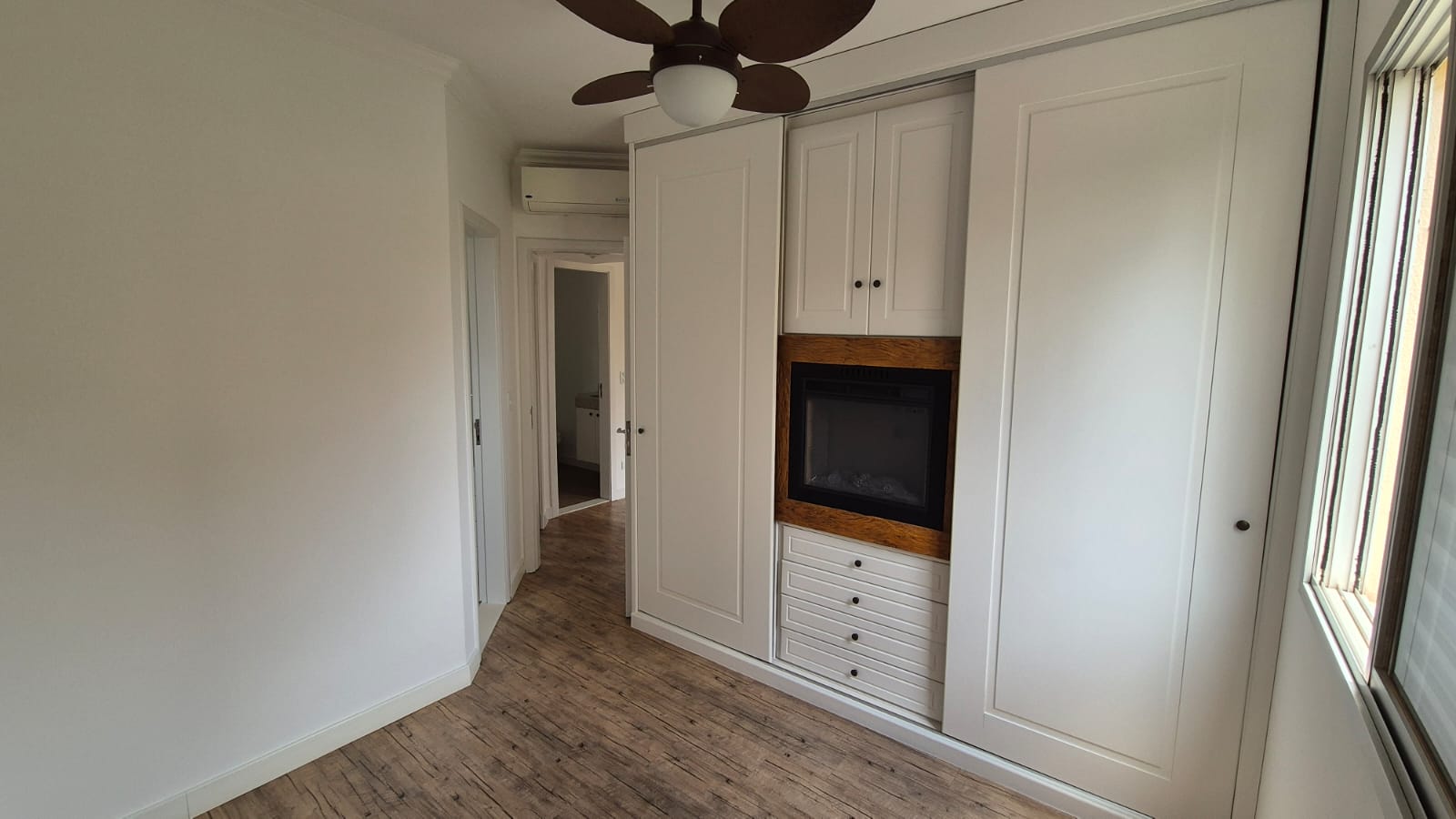 Imagem Apartamento com 2 Quartos à Venda, 70 m²em GLEBA PALHANO-LAGO IGAPÓ - LONDRINA
