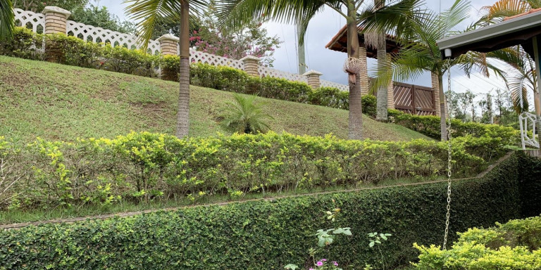 Imagem Chácara com 4 Quartos à Venda, 1.000 m² em Centro - Santa Isabel Imagem Chácara com 4 Quartos à Venda, 1.000 m² em Centro - Santa Isabel