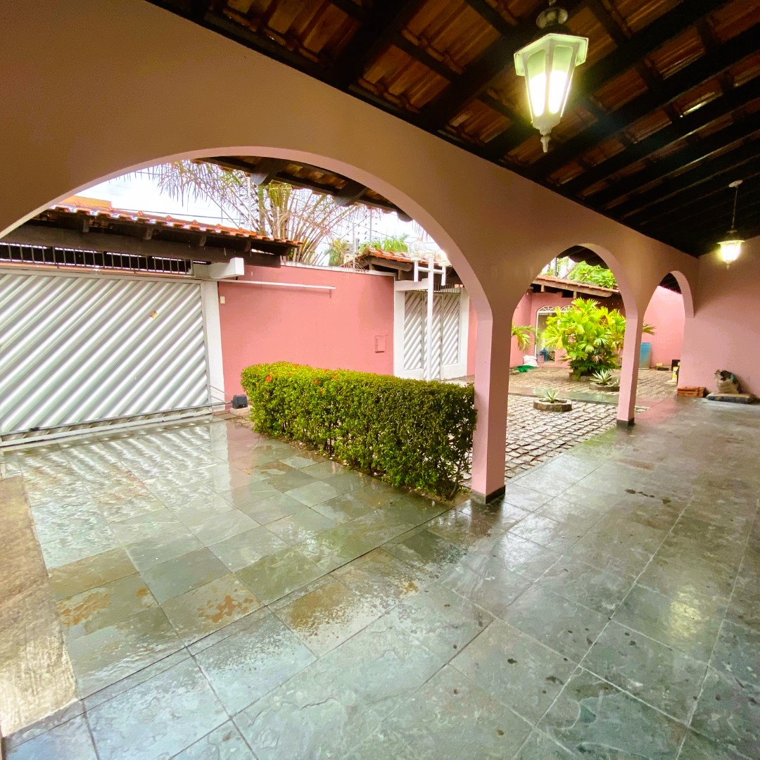 Imagem Casa com 4 Quartos para Alugar, 458 m²em Aleixo - Manaus