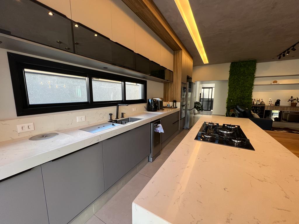 Imagem Casa de Condomínio com 4 Quartos à Venda, 380 m²em Medeiros - Jundiaí