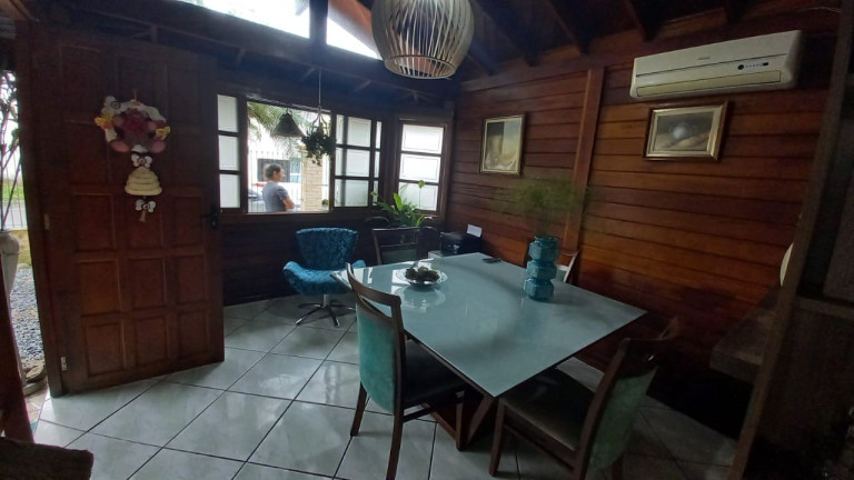 Imagem Casa com 2 Quartos à Venda, 130 m² em Centro - Balneário Camboriú