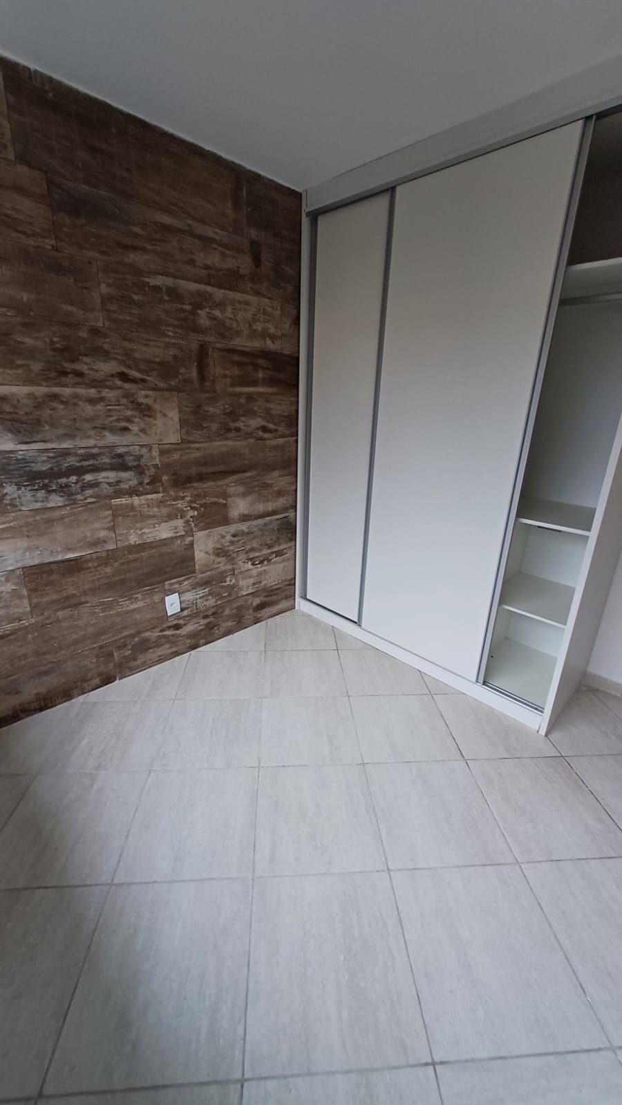 Imagem Casa com 3 Quartos para Alugar, em Buraquinho - Lauro de Freitas