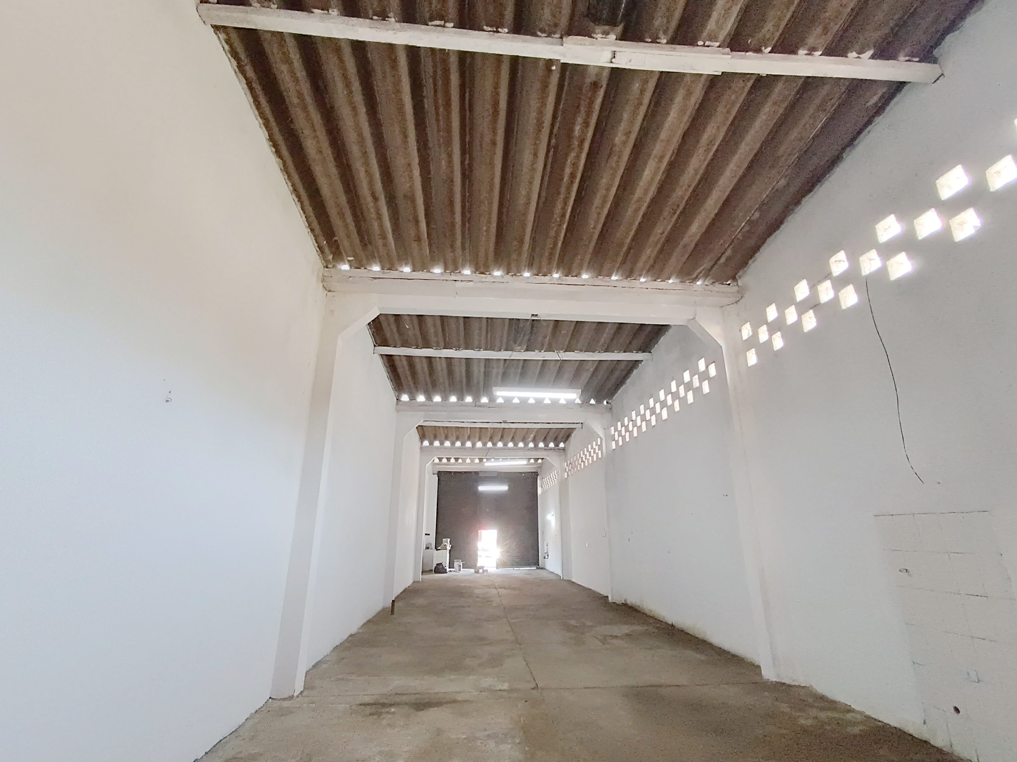 Imagem Galpão à Venda ou Locação, 255 m² em Estuário - Santos Imagem Galpão à Venda ou Locação, 255 m² em Estuário - Santos