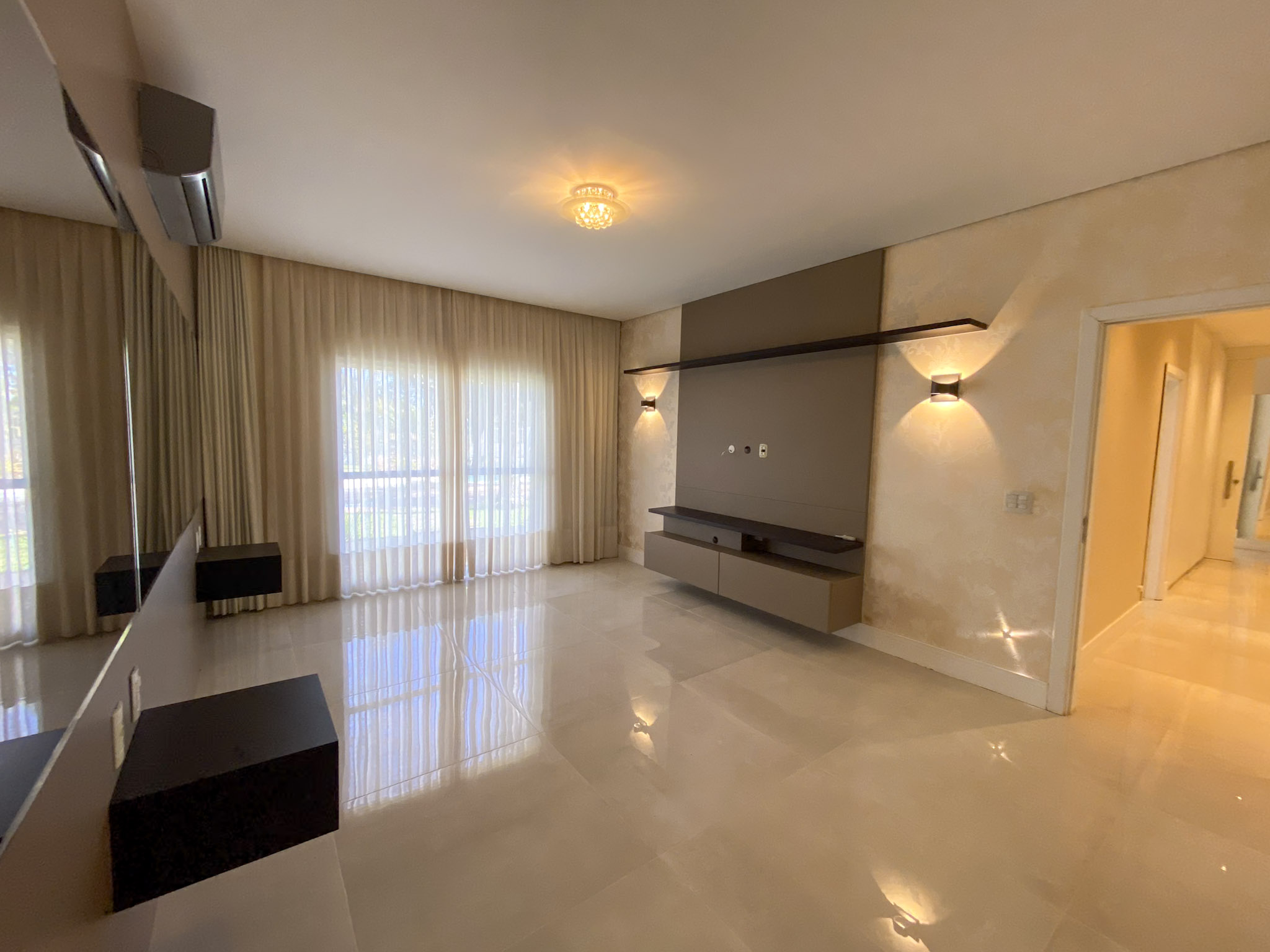 Imagem Casa de Condomínio com 4 Quartos à Venda ou Locação, 510 m²em Park Way - Brasília