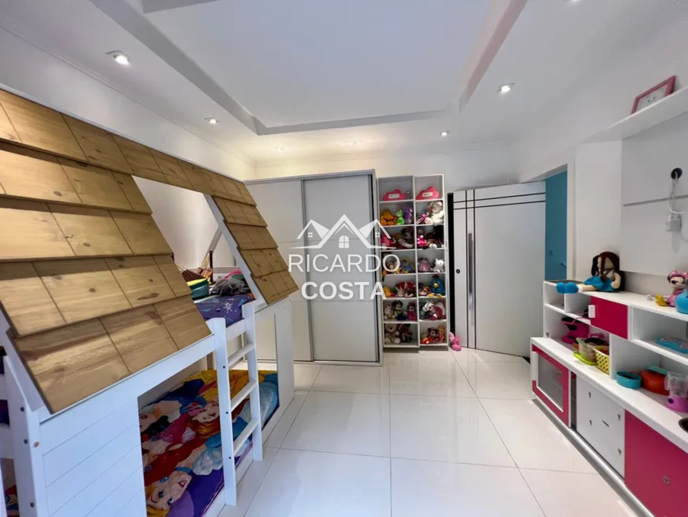 Imagem Casa de Condomínio com 3 Quartos à Venda ou Locação, 310 m² em Jacarepaguá - Rio de Janeiro Imagem Casa de Condomínio com 3 Quartos à Venda ou Locação, 310 m² em Jacarepaguá - Rio de Janeiro