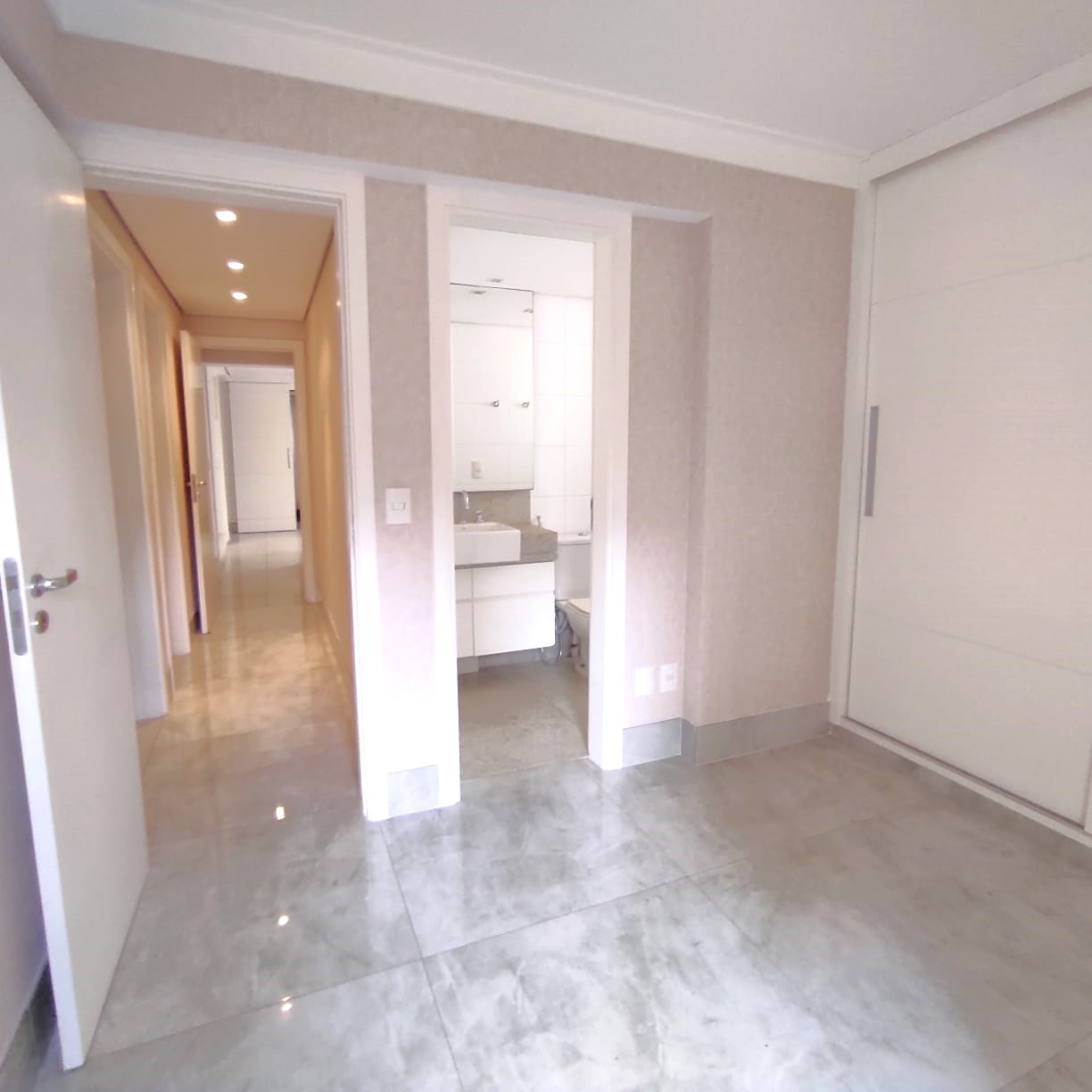 Imagem Apartamento com 4 Quartos à Venda, 138 m²em Lourdes - Belo Horizonte