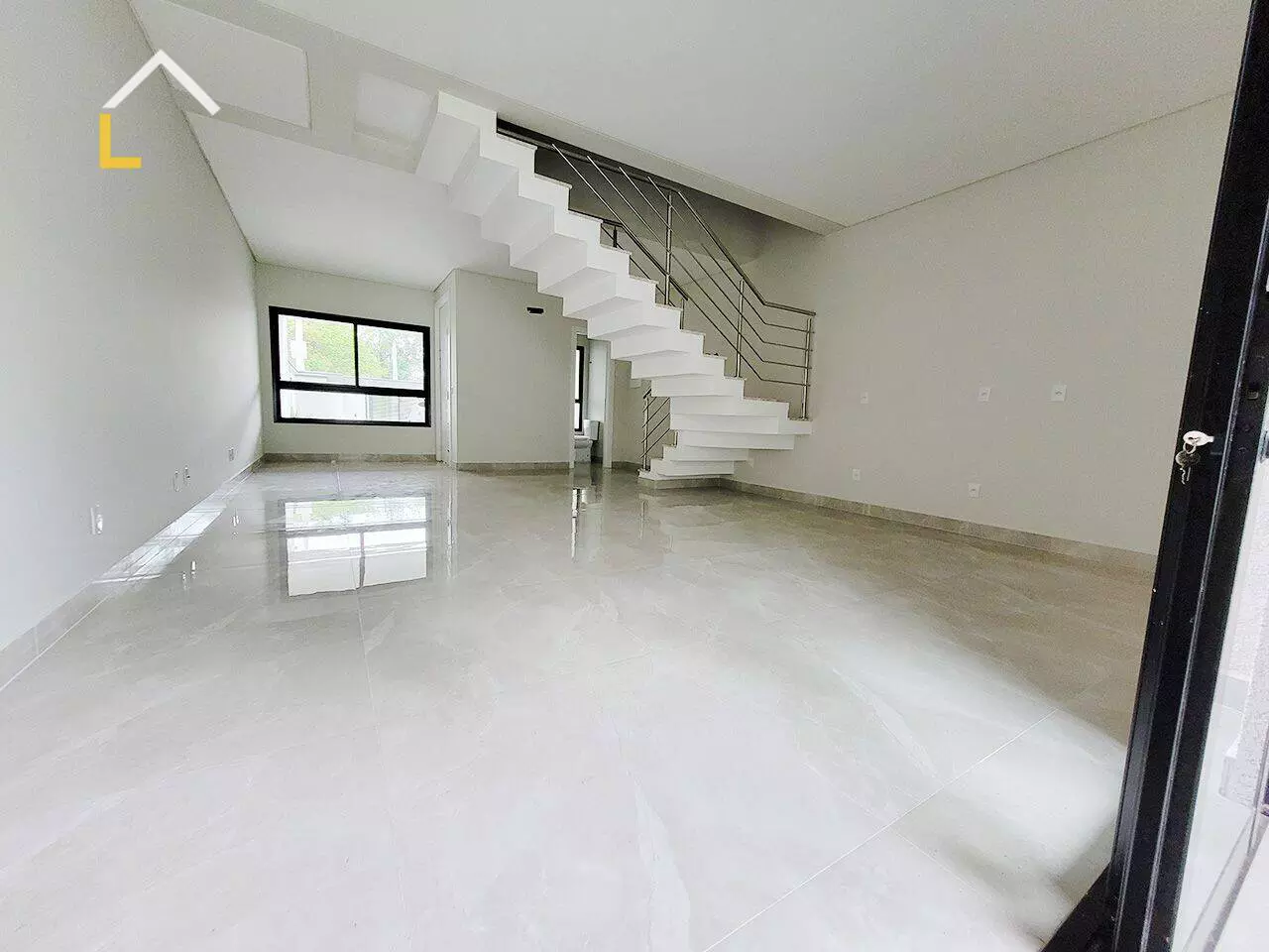 Imagem Sobrado com 3 Quartos à Venda, 157 m² em Anita Garibaldi - Joinville Imagem Sobrado com 3 Quartos à Venda, 157 m² em Anita Garibaldi - Joinville