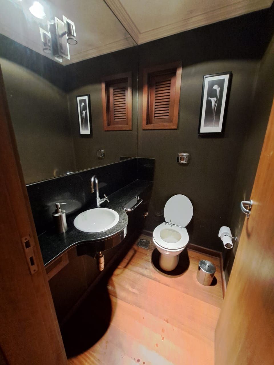 Imagem Casa com 3 Quartos à Venda, 300 m²em Laranjal - Pelotas Imagem Casa com 3 Quartos à Venda, 300 m²em Laranjal - Pelotas