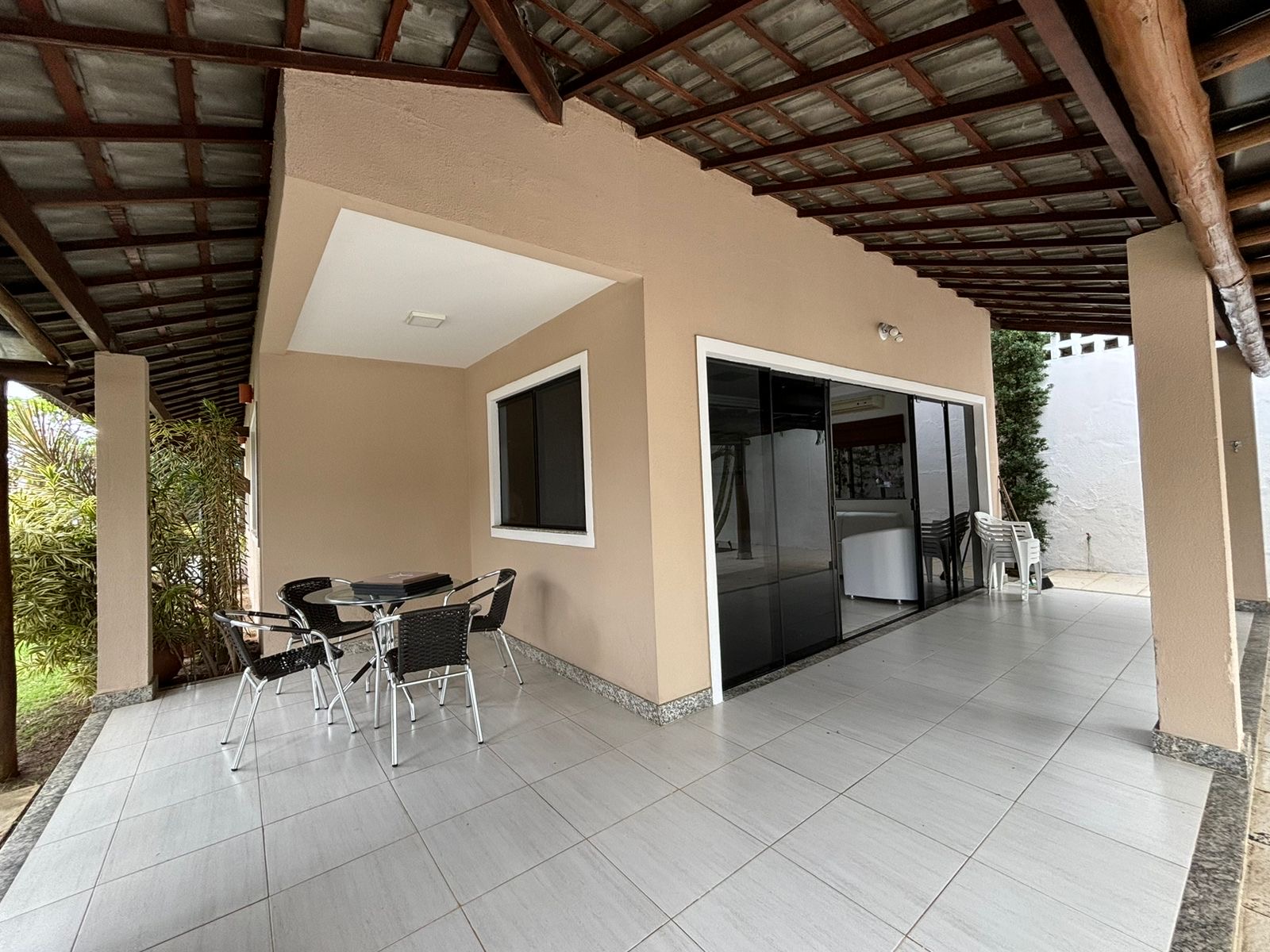 Imagem Casa com 3 Quartos para Alugar, 170 m²em Buraquinho - Lauro de Freitas Imagem Casa com 3 Quartos para Alugar, 170 m²em Buraquinho - Lauro de Freitas