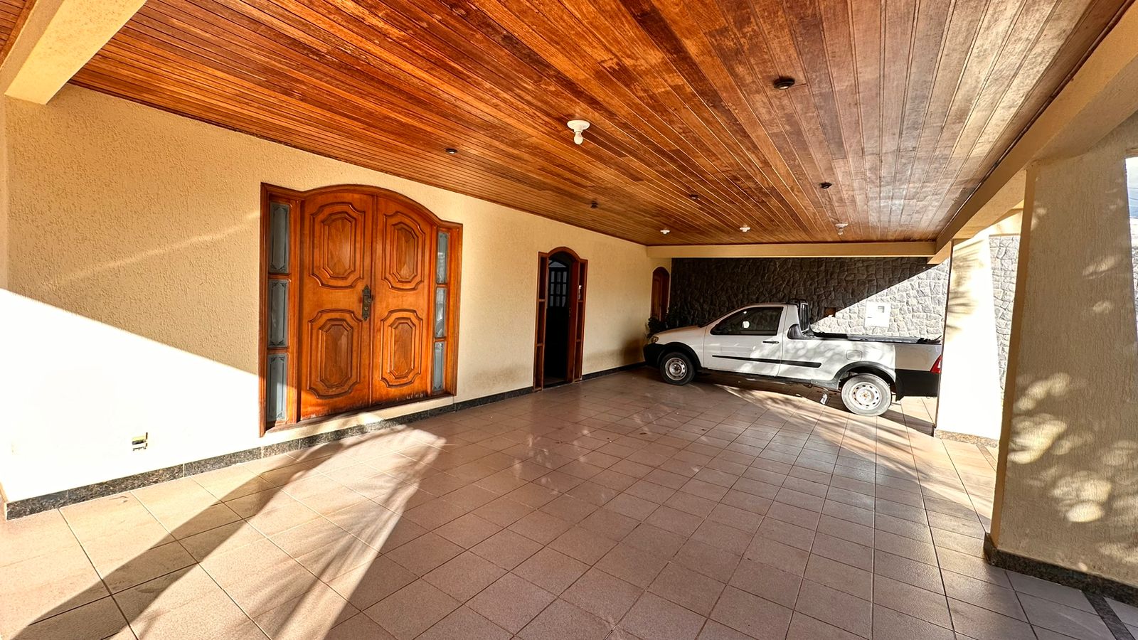 Imagem Sobrado com 5 Quartos à Venda ou Temporada, 587 m²em Taguatinga Norte (Taguatinga) - Brasília