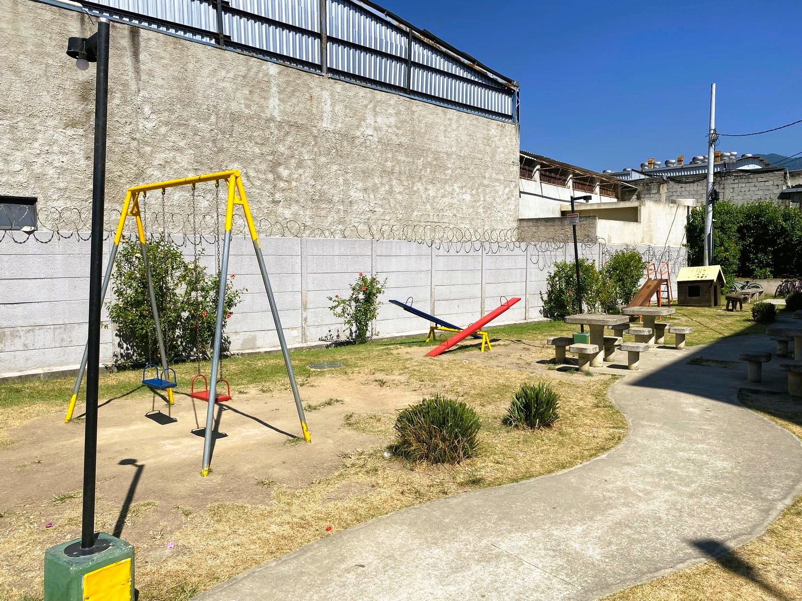 Imagem Apartamento com 2 Quartos à Venda, 45 m² em Bangu - Rio de Janeiro