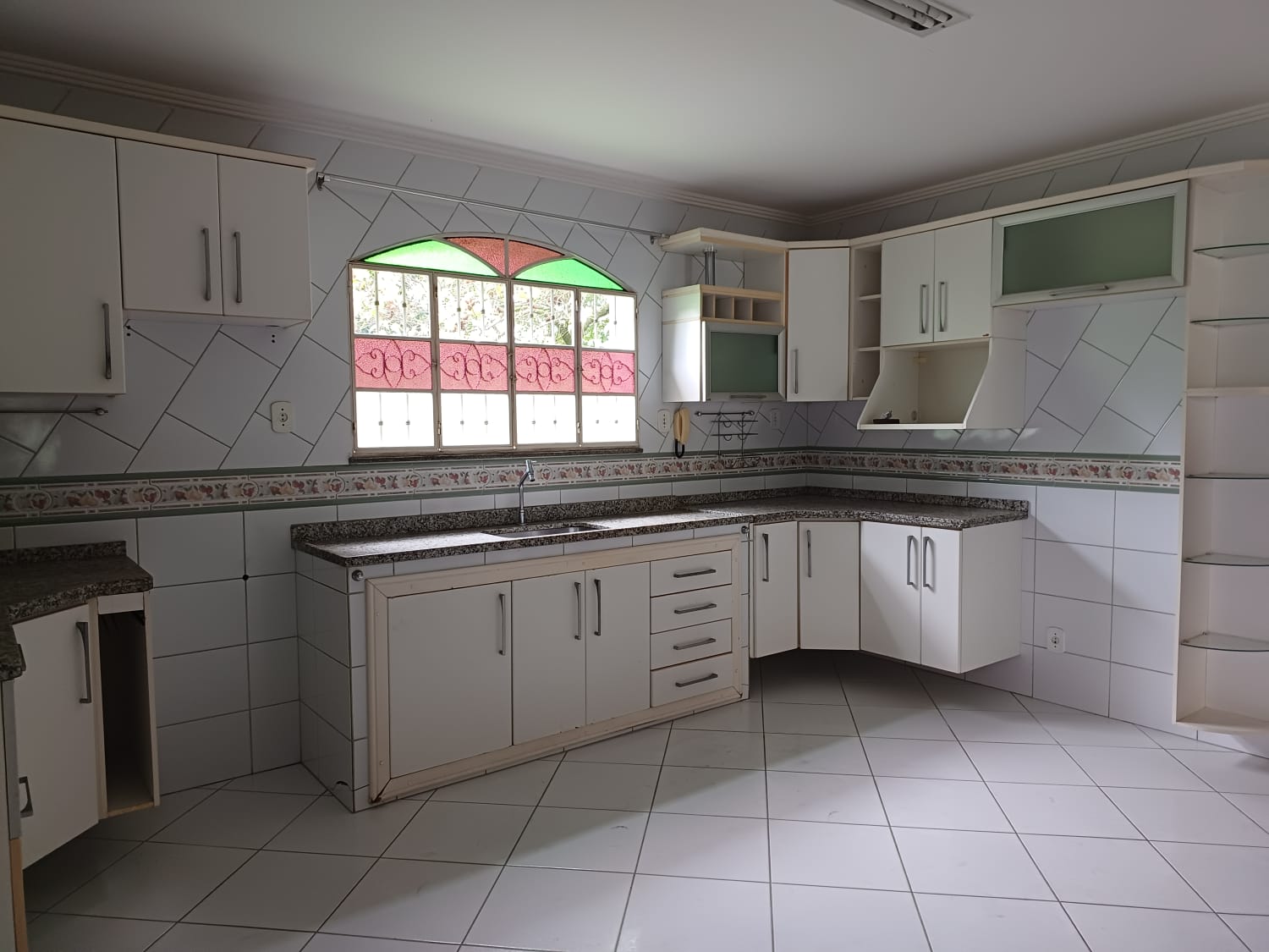 Imagem Casa com 5 Quartos à Venda, 360 m²em Venda das Pedras - Itaboraí Imagem Casa com 5 Quartos à Venda, 360 m²em Venda das Pedras - Itaboraí
