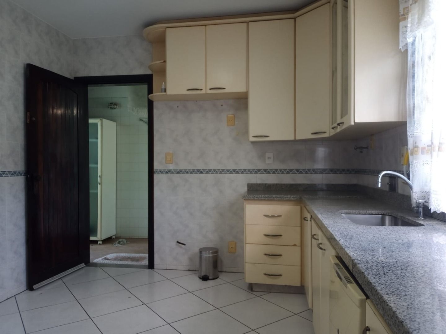 Imagem Casa com 3 Quartos à Venda, 360 m²em Piratininga - Niterói Imagem Casa com 3 Quartos à Venda, 360 m²em Piratininga - Niterói