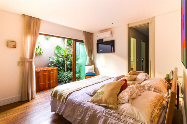 Imagem Casa de Vila com 4 Quartos à Venda, 250 m² em Vila Nova Conceição - São Paulo