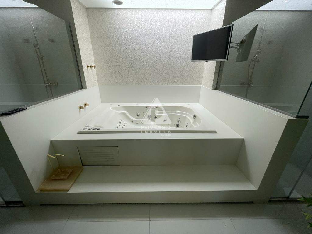 Imagem Cobertura com 6 Quartos à Venda, 558 m²em Copacabana - Rio de Janeiro Imagem Cobertura com 6 Quartos à Venda, 558 m²em Copacabana - Rio de Janeiro
