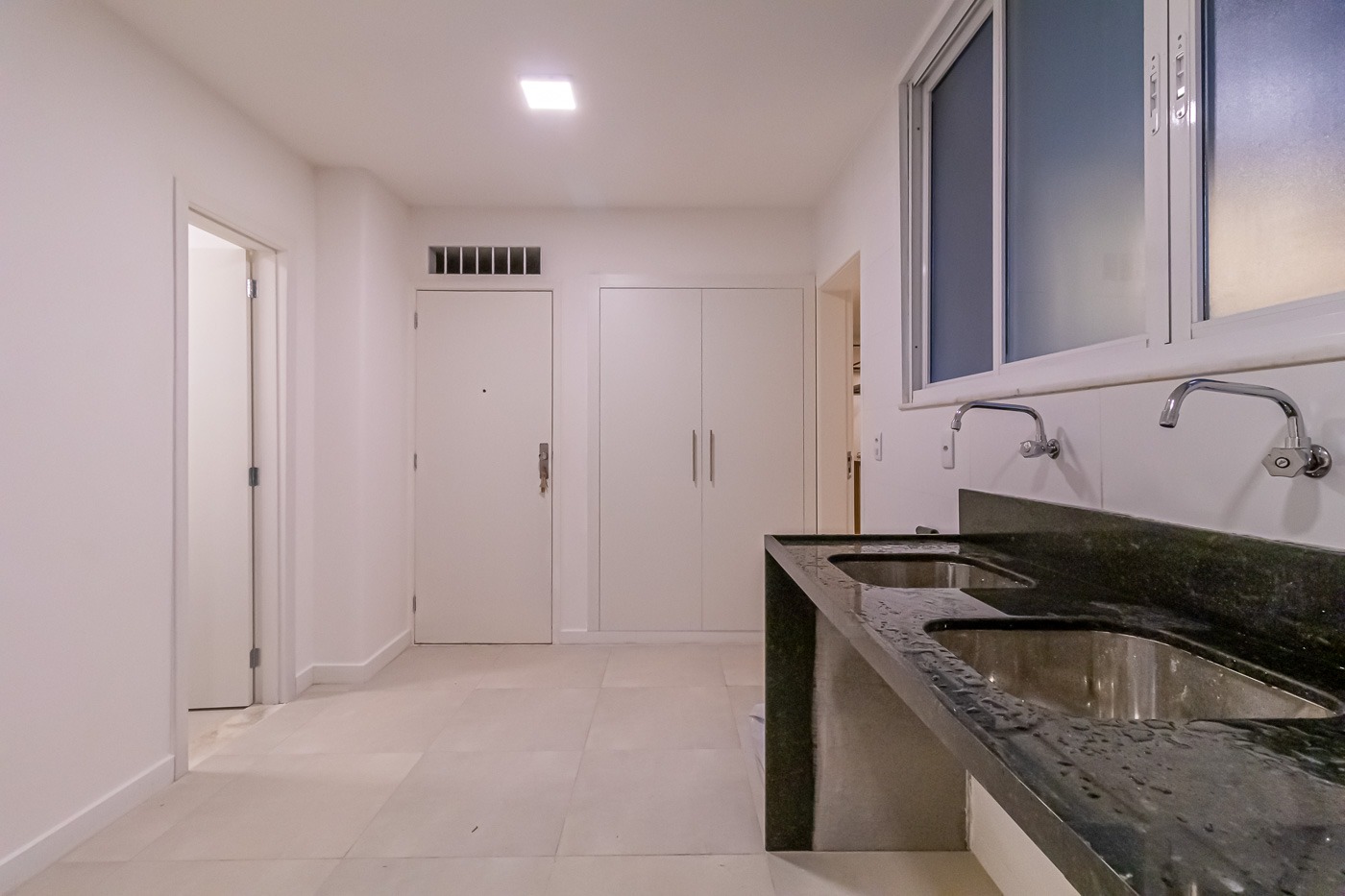 Imagem Apartamento com 4 Quartos à Venda ou Temporada, 330 m²em Copacabana - Rio de Janeiro Imagem Apartamento com 4 Quartos à Venda ou Temporada, 330 m²em Copacabana - Rio de Janeiro