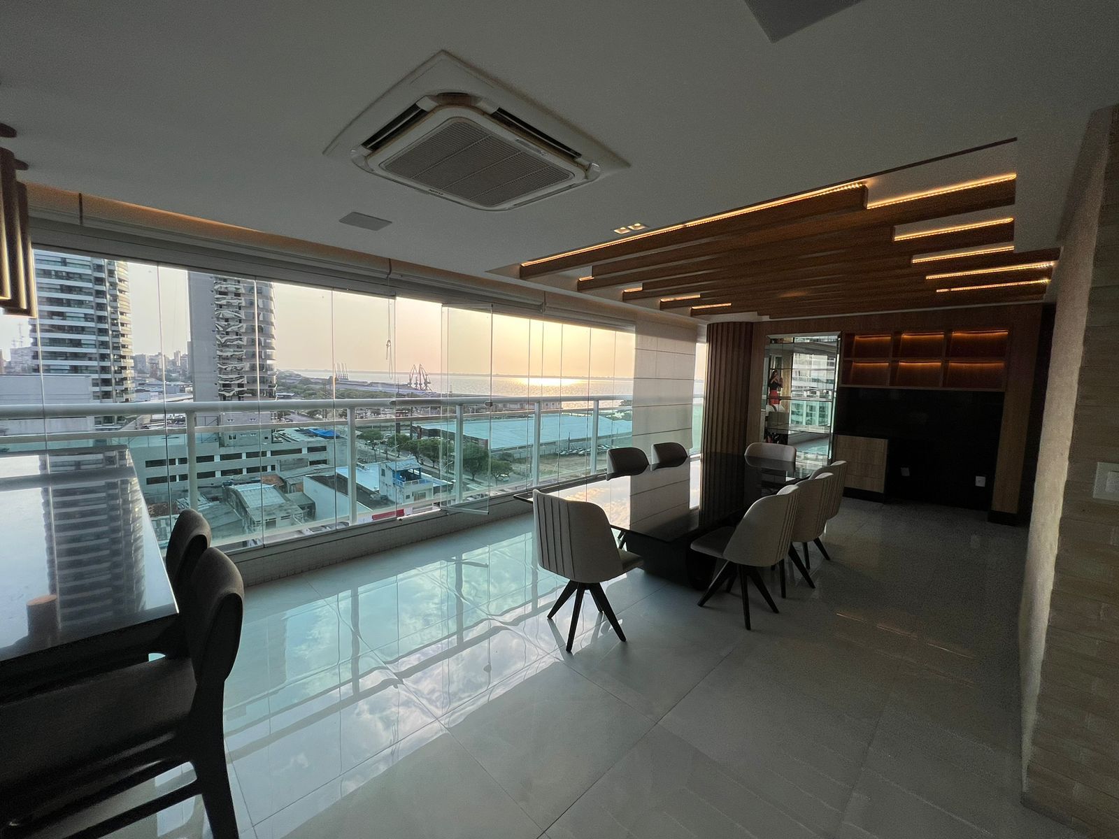 Imagem Apartamento com 4 Quartos à Venda, 300 m²em Umarizal - Belém