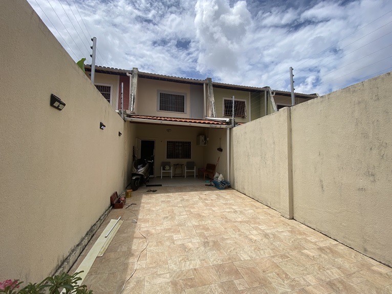 Imagem Casa com 2 Quartos à Venda, 100 m² em Messejana - Fortaleza Imagem Casa com 2 Quartos à Venda, 100 m² em Messejana - Fortaleza