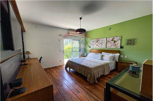 Imagem Casa de Condomínio com 3 Quartos à Venda, 293 m²em Centro - Jambeiro Imagem Casa de Condomínio com 3 Quartos à Venda, 293 m²em Centro - Jambeiro