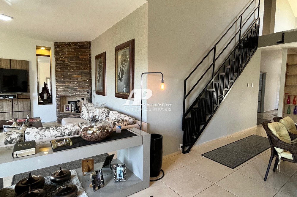 Imagem Casa com 3 Quartos à Venda, 147 m²em Oficinas - Ponta Grossa Imagem Casa com 3 Quartos à Venda, 147 m²em Oficinas - Ponta Grossa