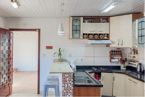 Imagem Casa com 2 Quartos à Venda, 200 m² em Santa Maria Goretti - Porto Alegre