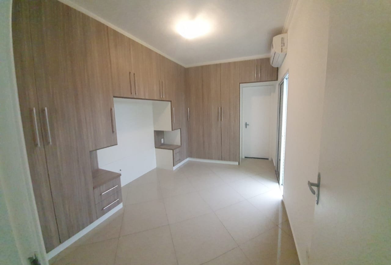 Imagem Casa com 3 Quartos à Venda, 213 m²em Vila Lavínia - Mogi das Cruzes Imagem Casa com 3 Quartos à Venda, 213 m²em Vila Lavínia - Mogi das Cruzes