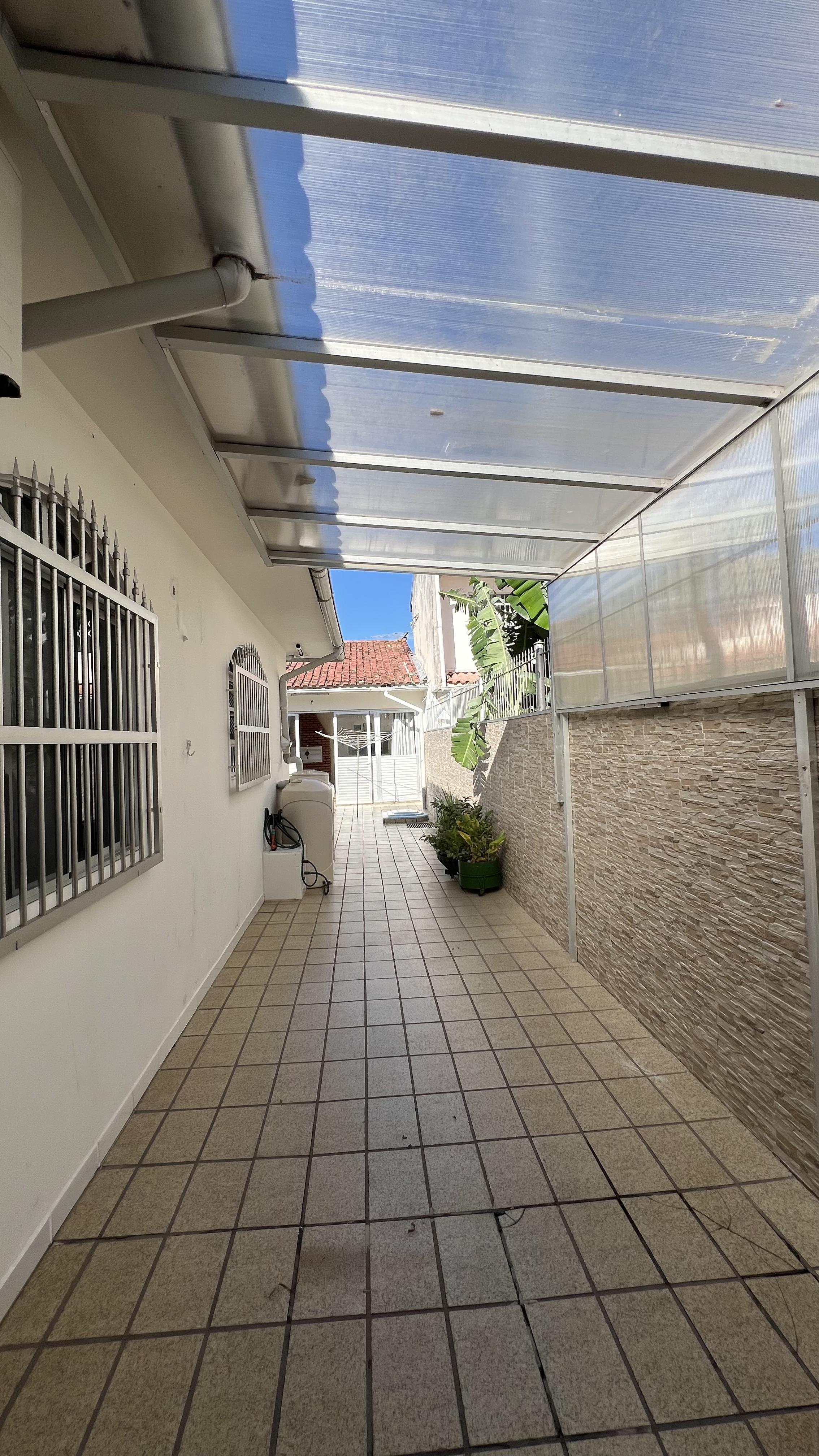 Imagem Casa com 3 Quartos à Venda, 166 m²em Barreiros - São José