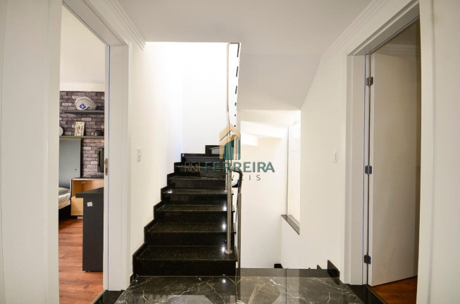 Imagem Sobrado com 3 Quartos à Venda, em Santa Cândida - Curitiba Imagem Sobrado com 3 Quartos à Venda, em Santa Cândida - Curitiba