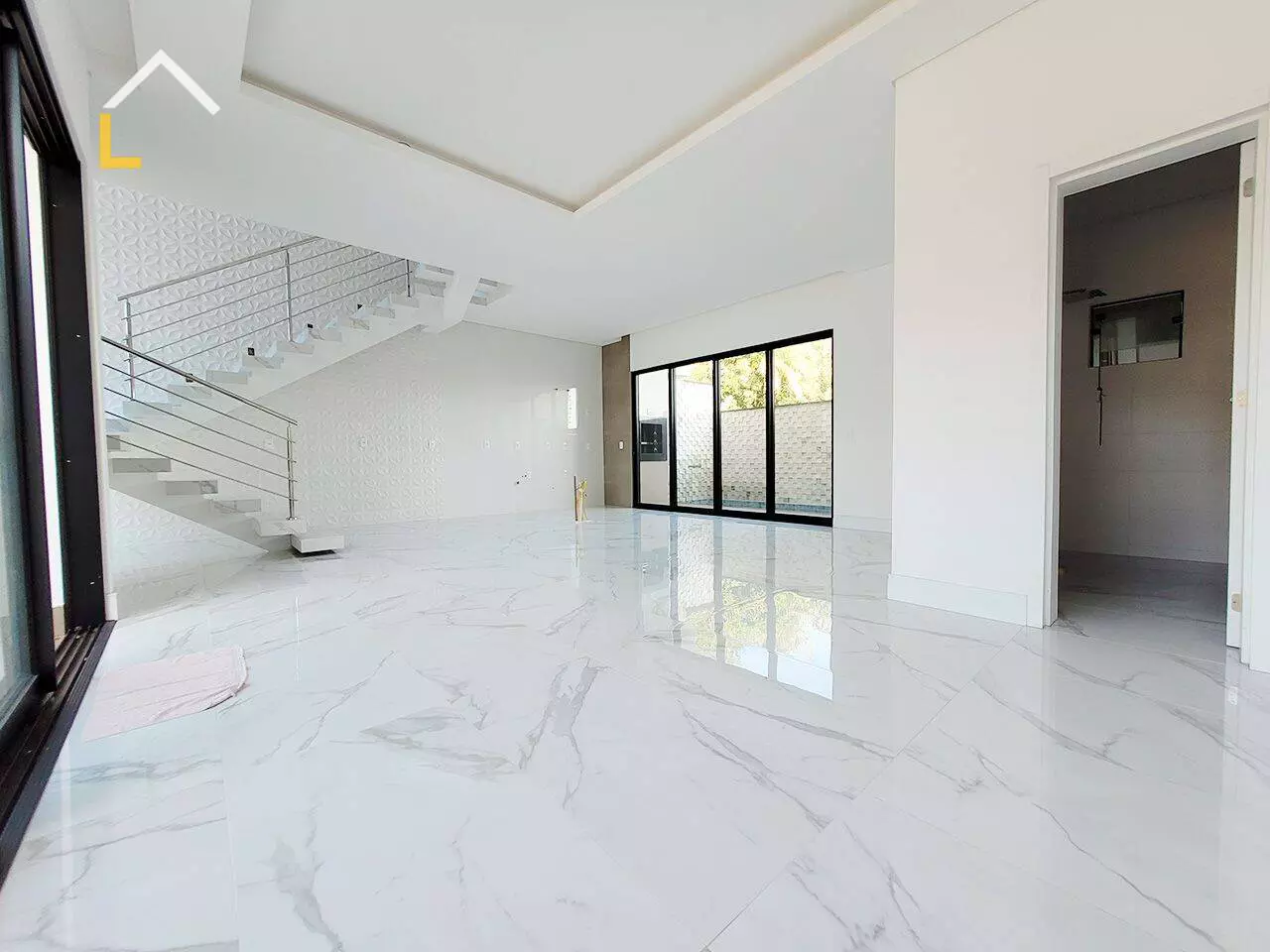 Imagem Sobrado com 3 Quartos à Venda, 160 m²em Saguaçu - Joinville Imagem Sobrado com 3 Quartos à Venda, 160 m²em Saguaçu - Joinville