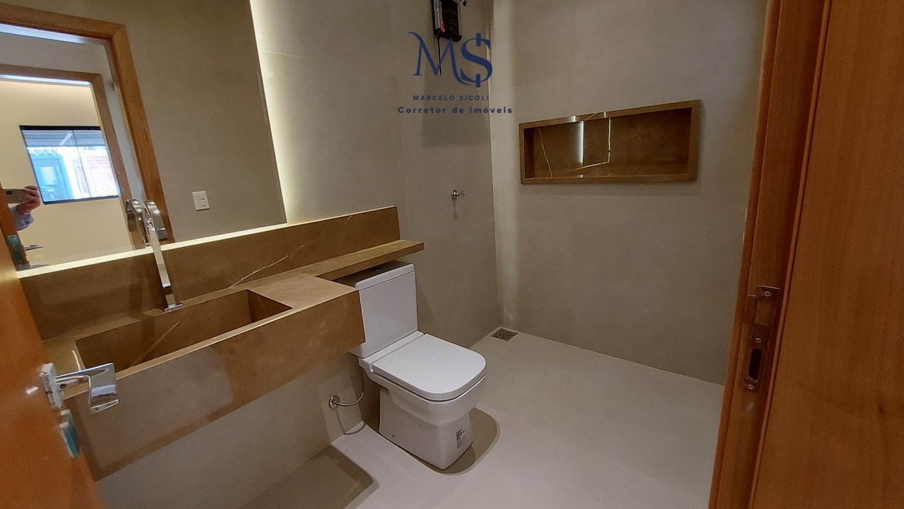 Imagem Sobrado com 4 Quartos à Venda, 260 m²em Guará II - Brasília
