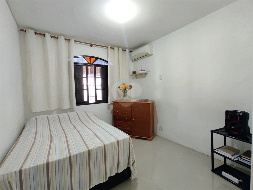 Imagem Casa com 3 Quartos à Venda, 200 m²em Piratininga - Niterói Imagem Casa com 3 Quartos à Venda, 200 m²em Piratininga - Niterói