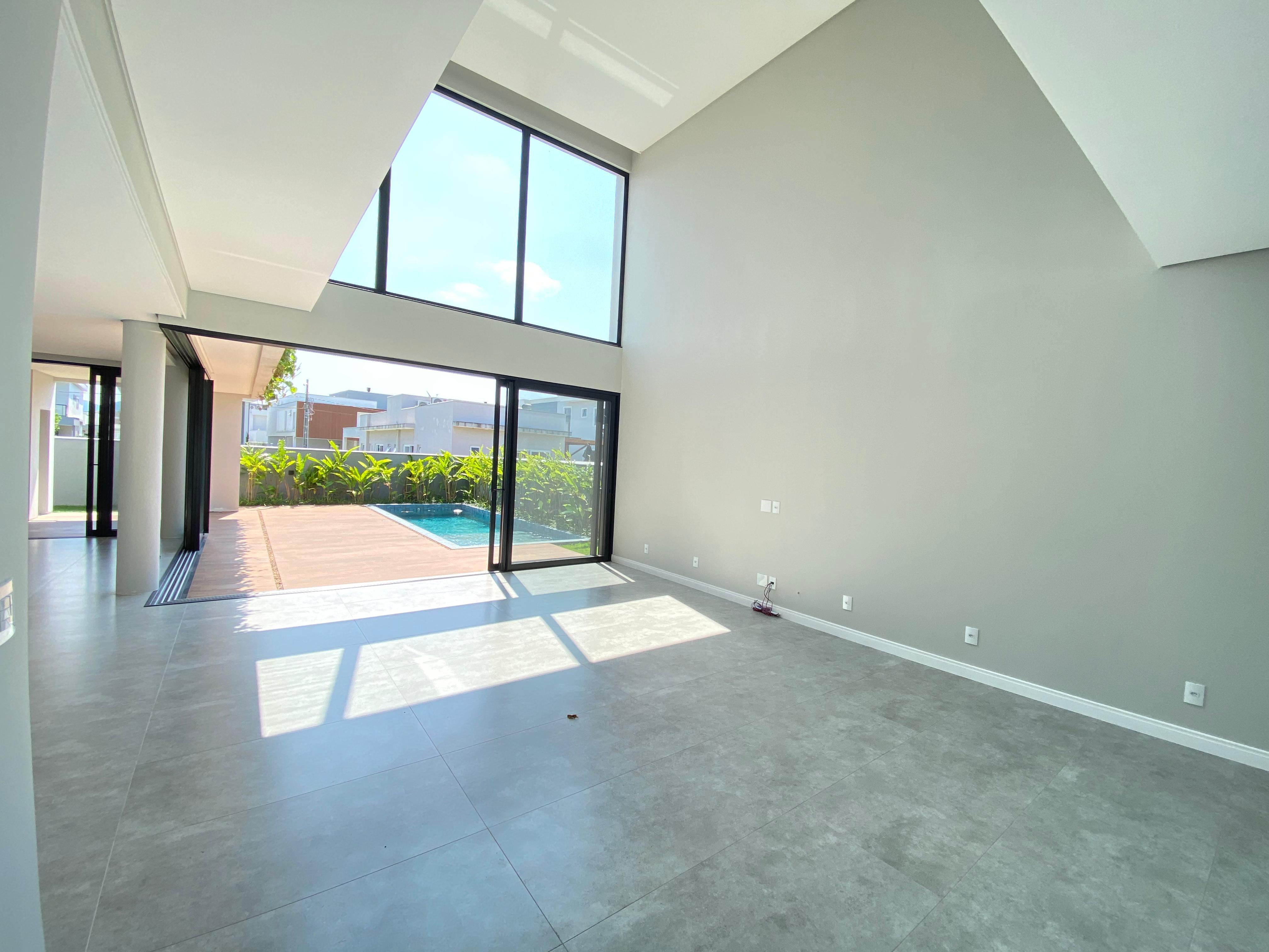 Imagem Casa com 4 Quartos à Venda, 370 m²em Santa Regina - Camboriú Imagem Casa com 4 Quartos à Venda, 370 m²em Santa Regina - Camboriú