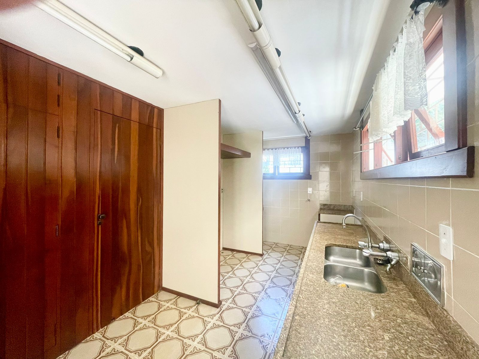 Imagem Casa de Condomínio com 4 Quartos à Venda ou Locação, 187 m² em Granja Guarani - Teresópolis