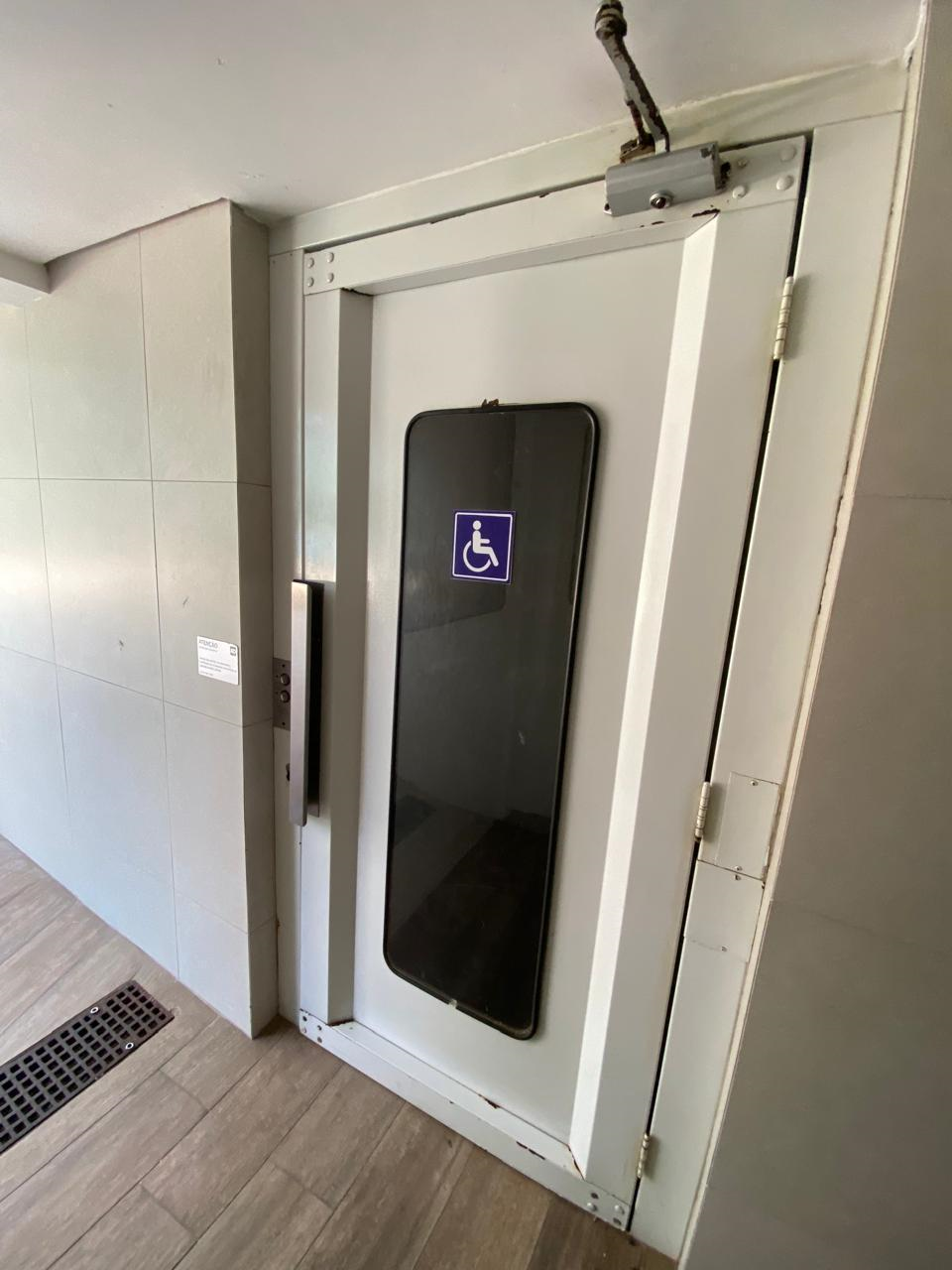 Imagem Apartamento com 4 Quartos à Venda, 200 m²em Pina - Recife