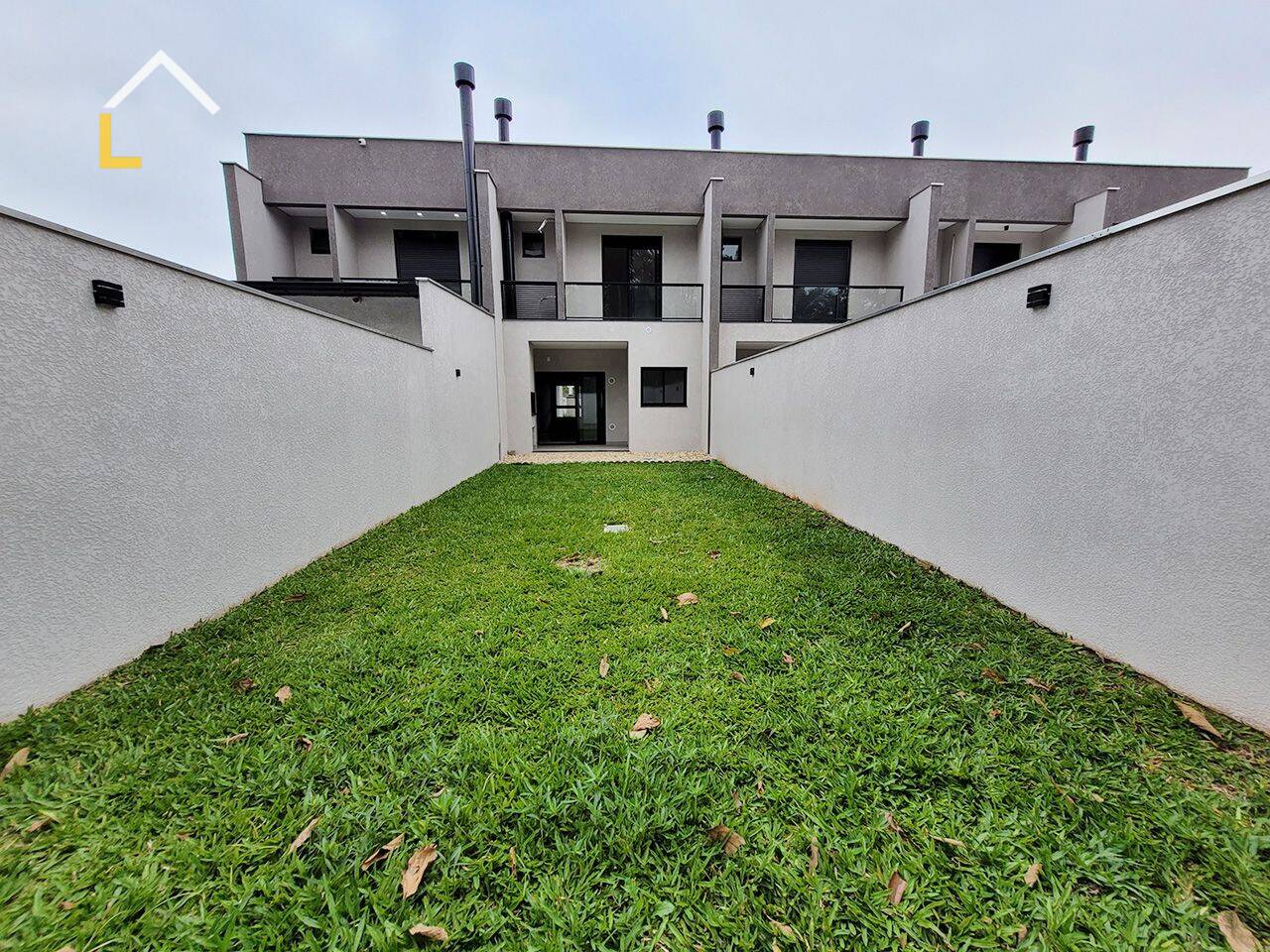 Imagem Sobrado com 3 Quartos à Venda, 157 m² em Anita Garibaldi - Joinville Imagem Sobrado com 3 Quartos à Venda, 157 m² em Anita Garibaldi - Joinville