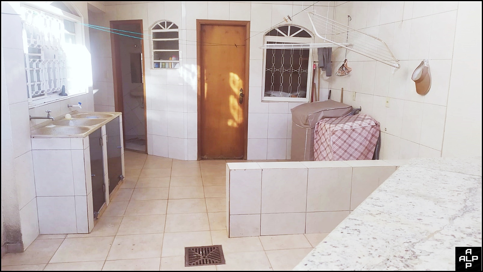 Imagem Sobrado com 4 Quartos à Venda, 250 m²em Taguatinga Sul (Taguatinga) - Brasília