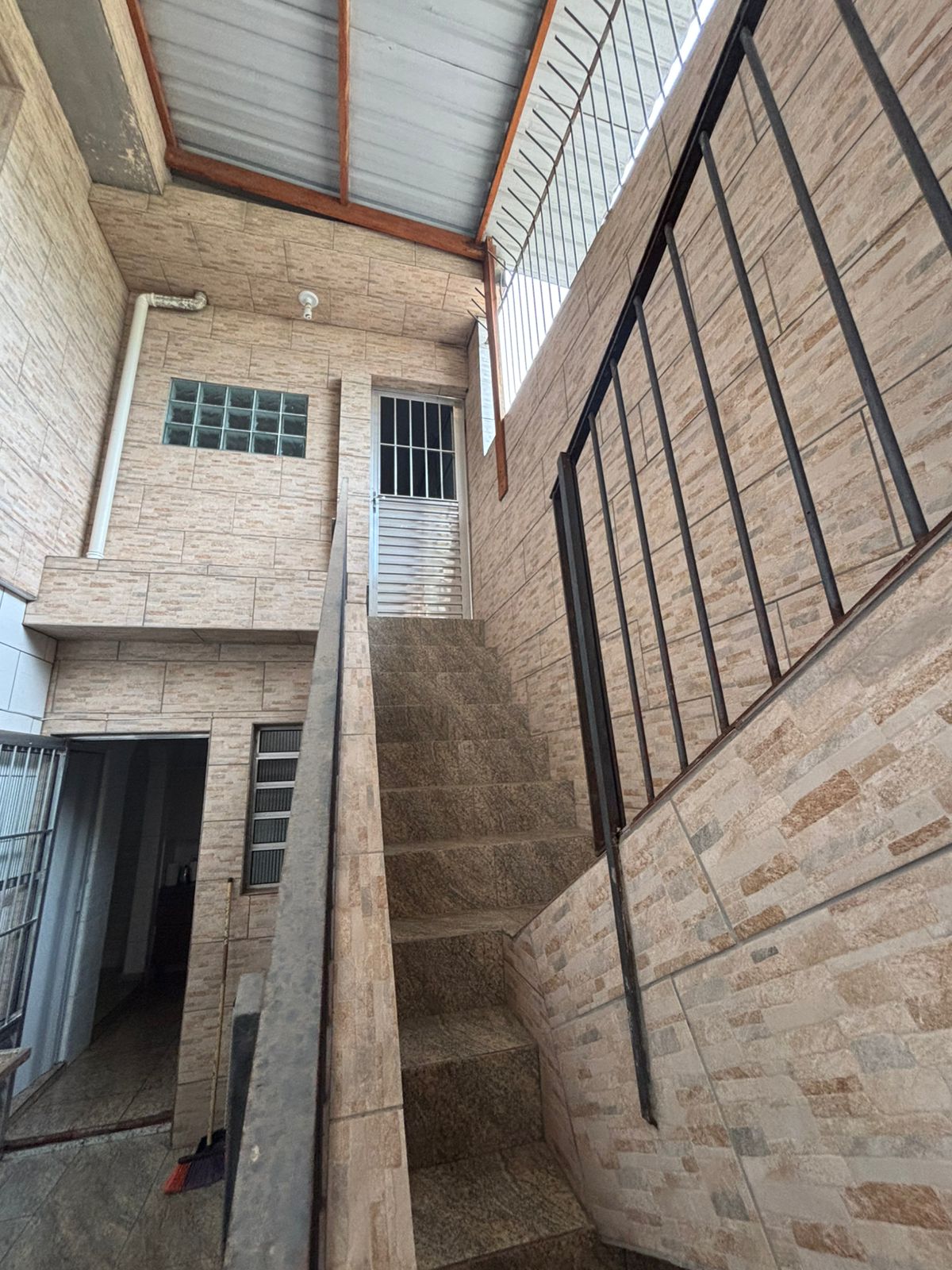 Imagem Casa com 3 Quartos à Venda, 300 m² em Jardim das Rosas (Zona Leste) - São Paulo