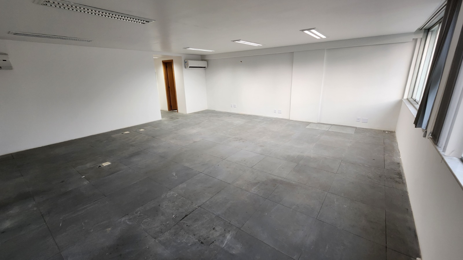 Imagem Sala Comercial à Venda ou Locação, 62 m²em Barra da Tijuca - Rio de Janeiro
