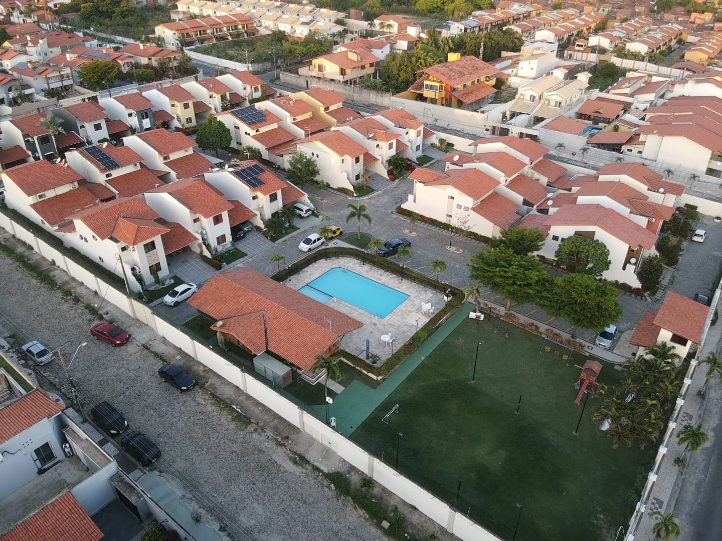 Imagem Casa de Condomínio com 4 Quartos à Venda, 198 m² em Sapiranga-Coité - Fortaleza Imagem Casa de Condomínio com 4 Quartos à Venda, 198 m² em Sapiranga-Coité - Fortaleza