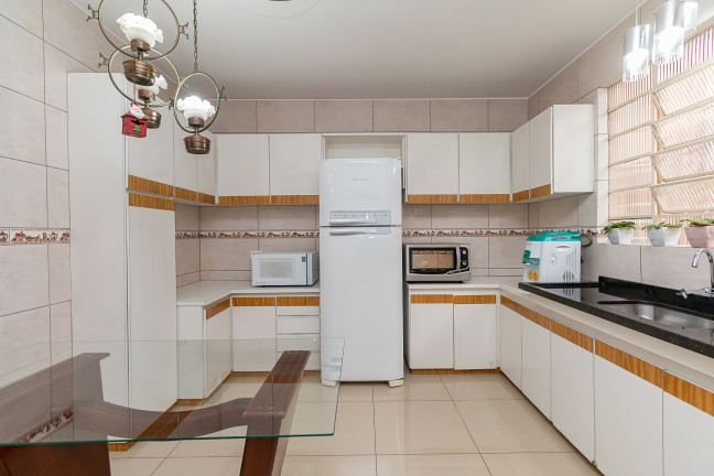 Imagem Casa com 3 Quartos à Venda, 182 m² em Bacacheri - Curitiba Imagem Casa com 3 Quartos à Venda, 182 m² em Bacacheri - Curitiba