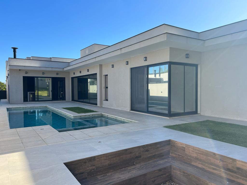 Imagem Casa de Condomínio com 4 Quartos à Venda, 380 m²em Medeiros - Jundiaí