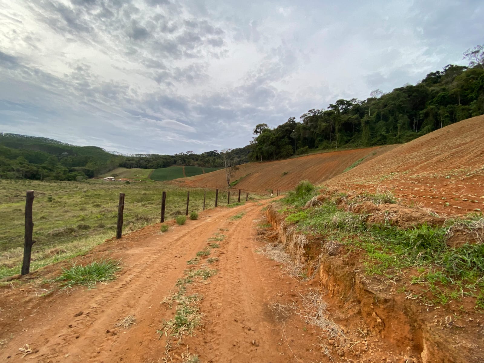 Imagem Terreno à Venda, 550 m²em Zona Rural - Domingos Martins Imagem Terreno à Venda, 550 m²em Zona Rural - Domingos Martins