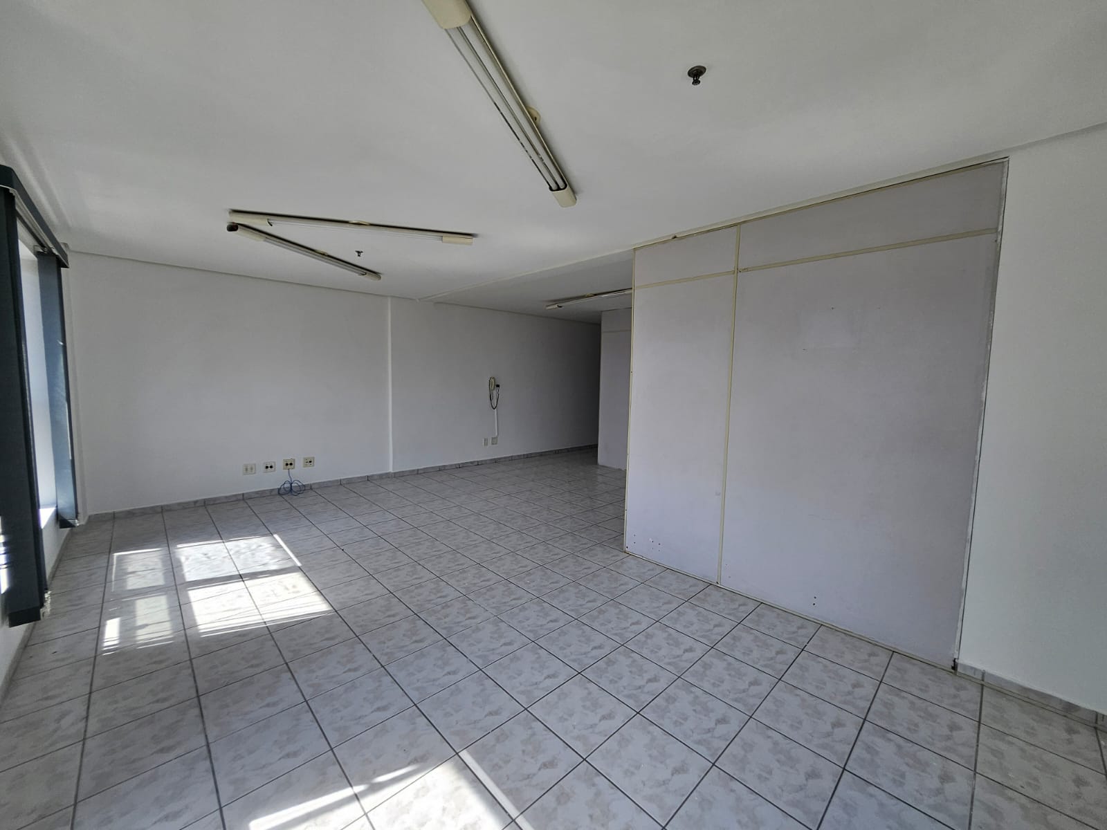 Imagem Sala Comercial à Venda, 80 m² em - Imagem Sala Comercial à Venda, 80 m² em -