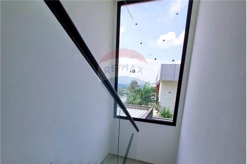 Imagem Casa de Condomínio com 2 Quartos à Venda, 315 m²em Condomínio Residencial Monte Carlo - São José dos Campos Imagem Casa de Condomínio com 2 Quartos à Venda, 315 m²em Condomínio Residencial Monte Carlo - São José dos Campos