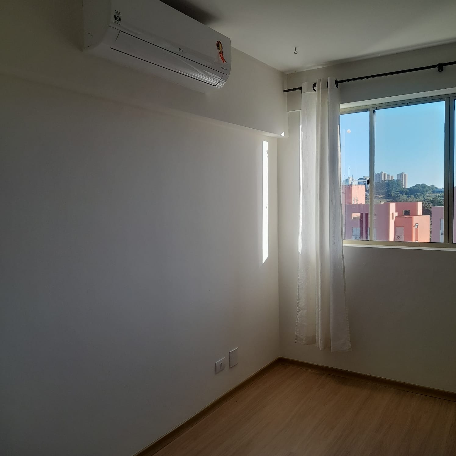 Imagem Apartamento com 3 Quartos à Venda, 70 m²em Cláudia - Londrina
