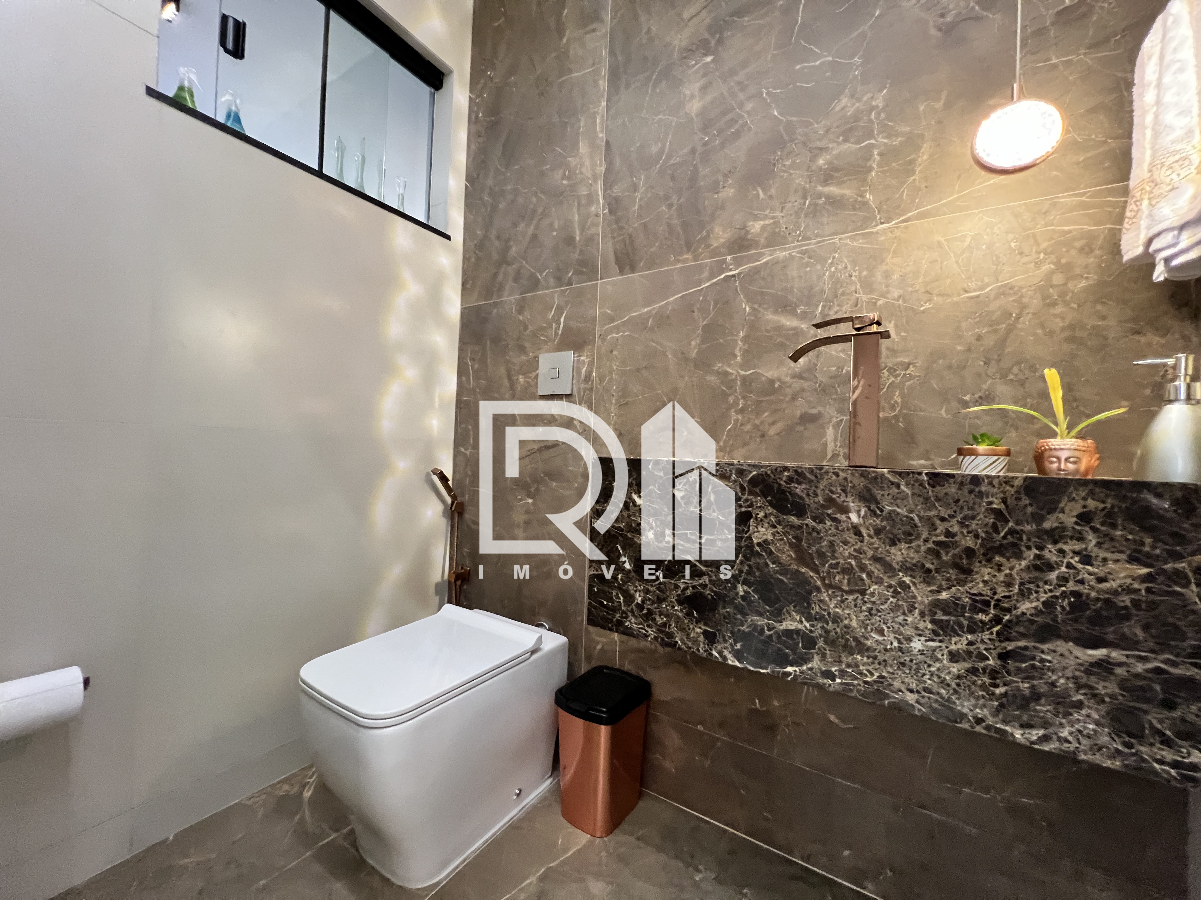 Imagem Casa com 4 Quartos à Venda, 285 m² em Guará II - Brasília Imagem Casa com 4 Quartos à Venda, 285 m² em Guará II - Brasília