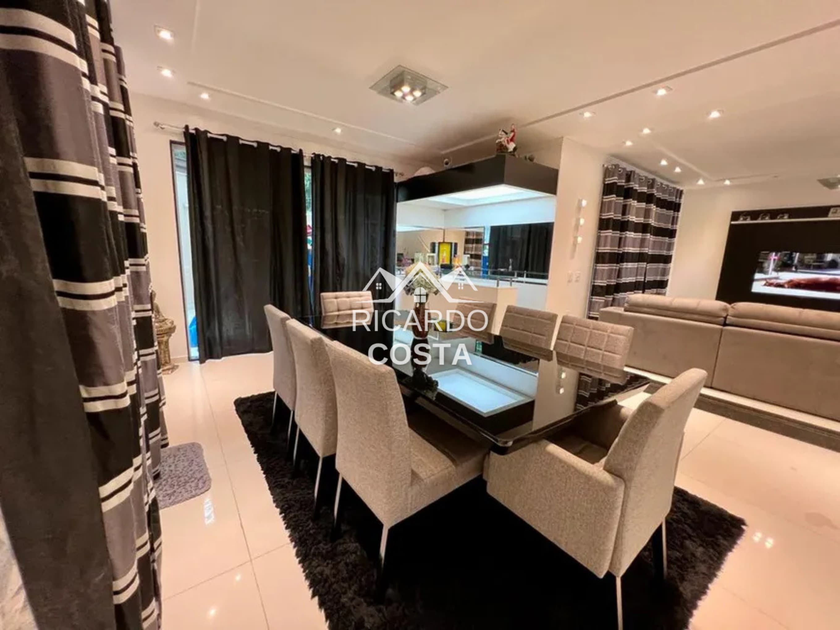 Imagem Casa de Condomínio com 3 Quartos à Venda ou Locação, 310 m² em Jacarepaguá - Rio de Janeiro Imagem Casa de Condomínio com 3 Quartos à Venda ou Locação, 310 m² em Jacarepaguá - Rio de Janeiro