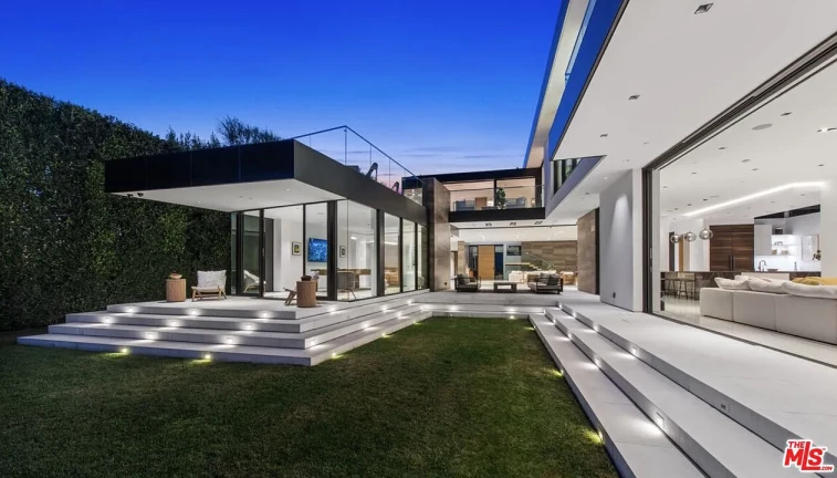Imagem Casa de Condomínio com 6 Quartos à Venda, 933 m²em Alphaville Residencial Um - Barueri Imagem Casa de Condomínio com 6 Quartos à Venda, 933 m²em Alphaville Residencial Um - Barueri
