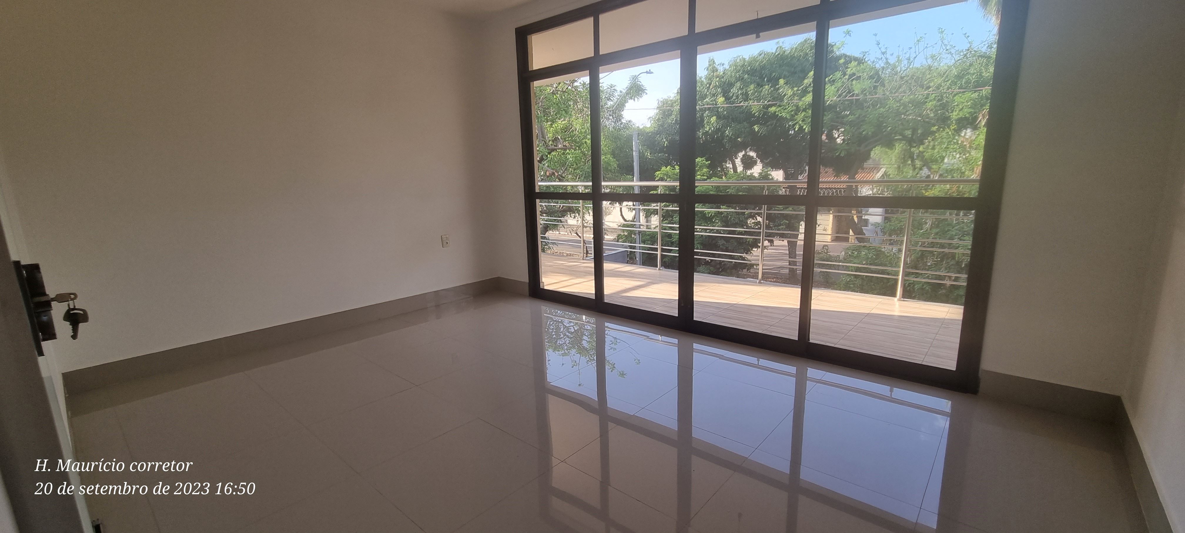 Imagem Sobrado com 4 Quartos à Venda, 377 m²em Setor Jaó - Goiânia Imagem Sobrado com 4 Quartos à Venda, 377 m²em Setor Jaó - Goiânia