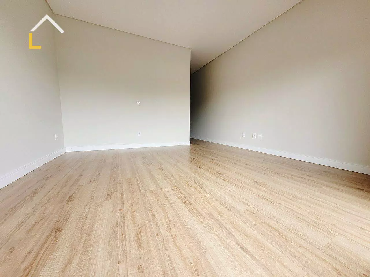 Imagem Sobrado com 3 Quartos à Venda, 157 m² em Anita Garibaldi - Joinville Imagem Sobrado com 3 Quartos à Venda, 157 m² em Anita Garibaldi - Joinville